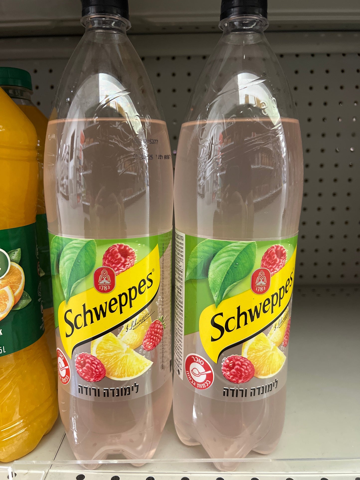 Schweppes pink lemonade 1.5L