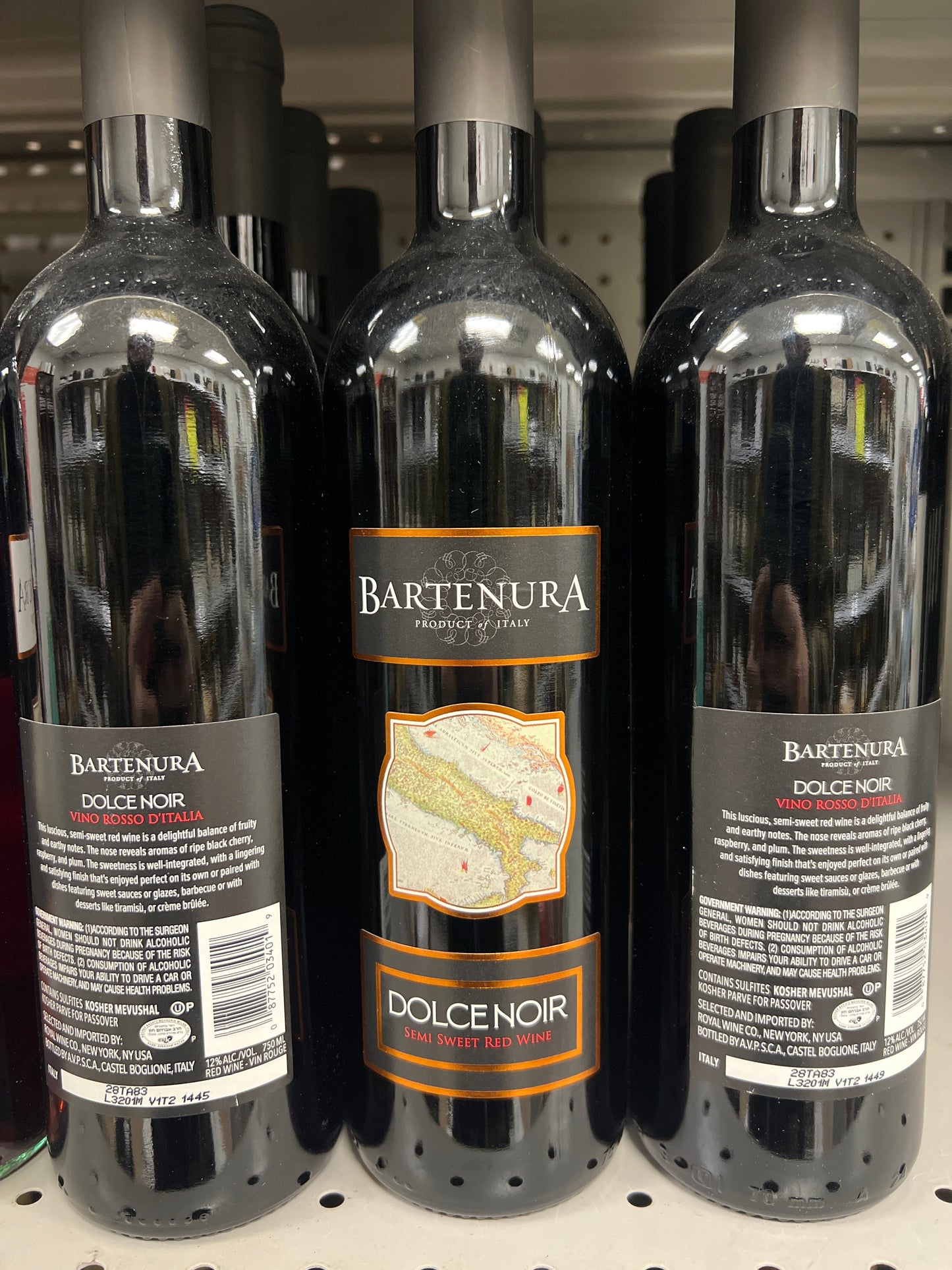 Bartenura Dolce Noir Semi Sweet Italy Mevushal