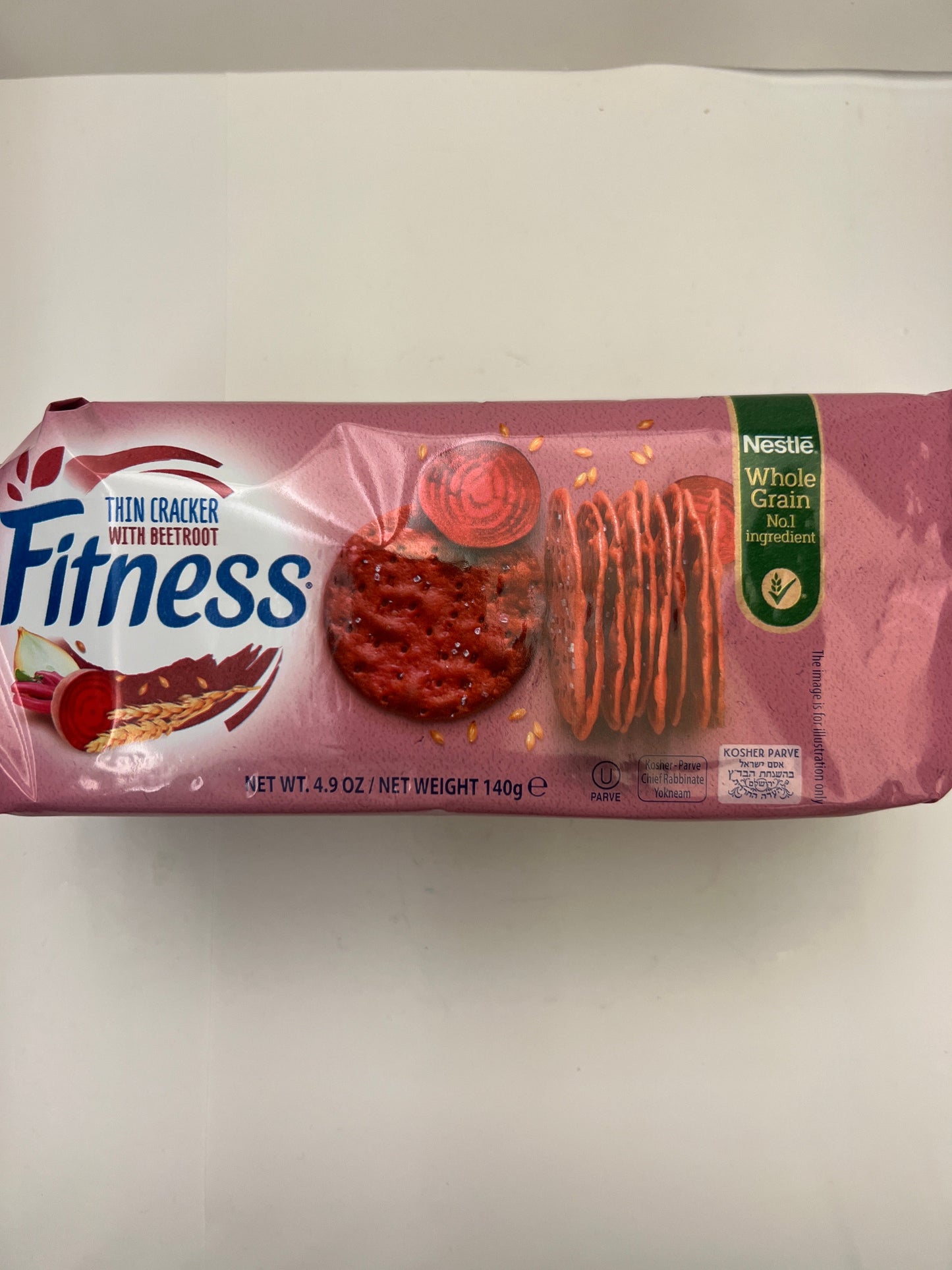 Fitness thin cracker with beetroot