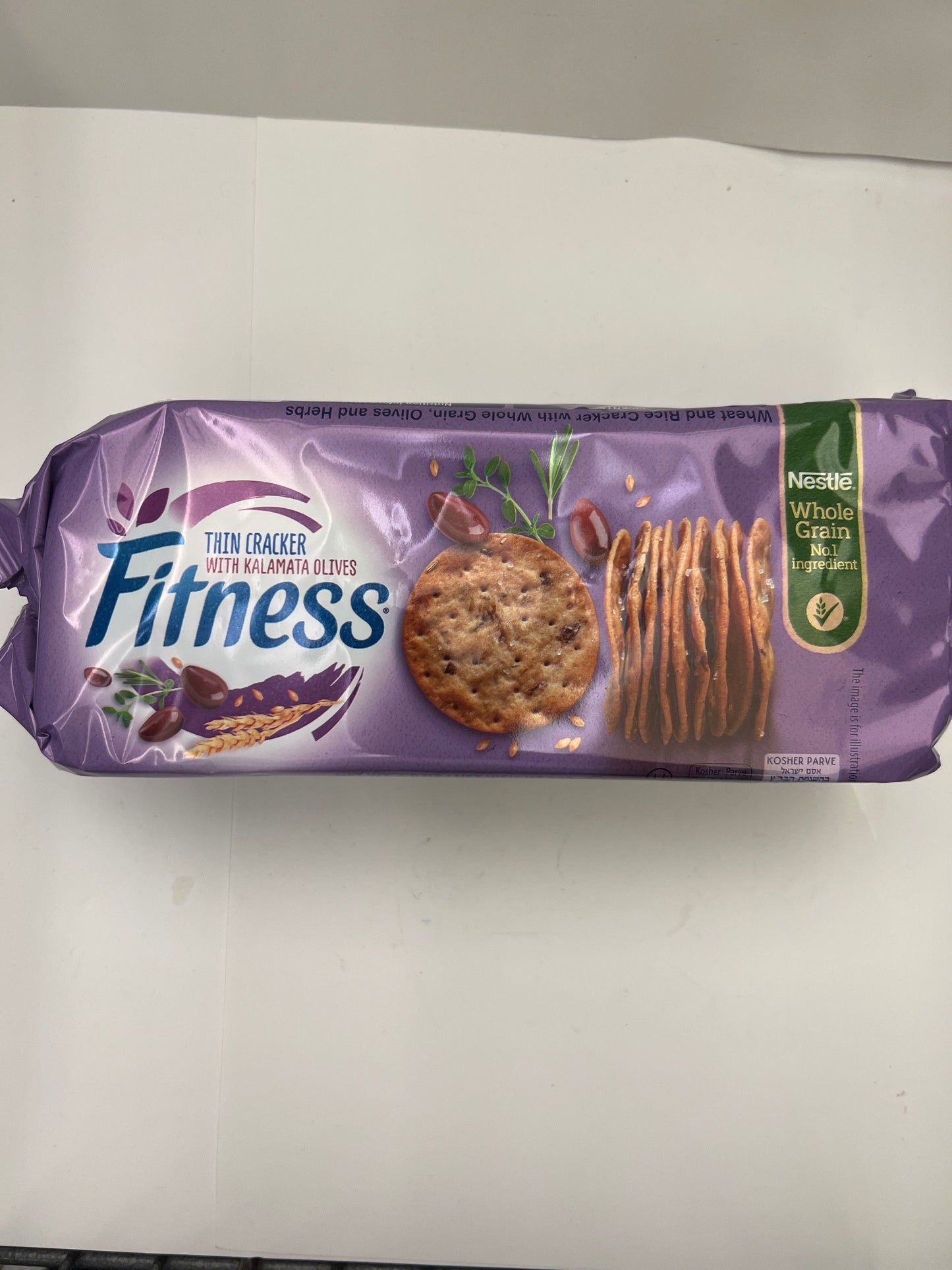 Fitness thin cracker with kalamata olives