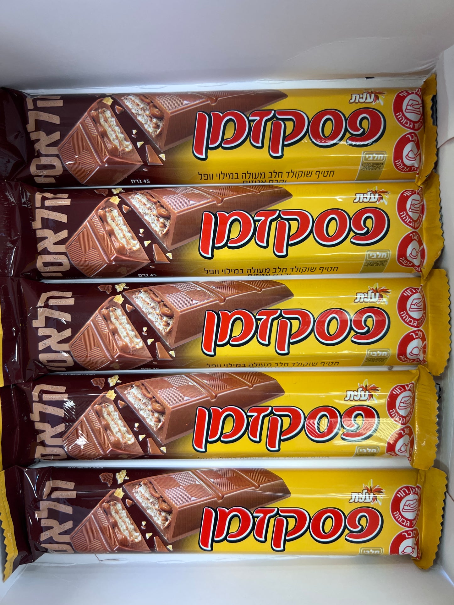 Co-op Elite pesekzman chocolate filled wafer. Full case 30ct
