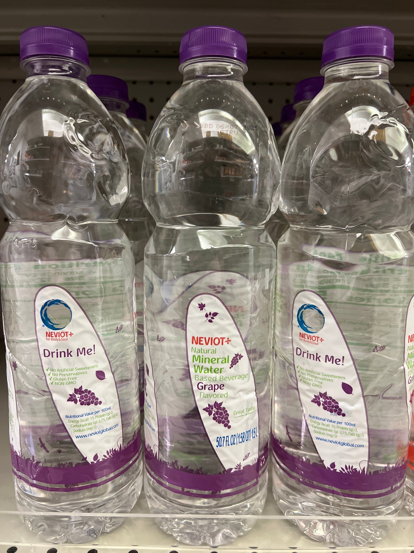 Neviot natural mineral water grape flavored 1.5L